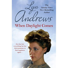 When Daylight Comes: An engrossing saga of family, tragedy and escapism (Emma pack size)