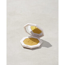 Fenty Beauty de Rihanna Killawatt Trofeo resaltador de estilo libre Esposa