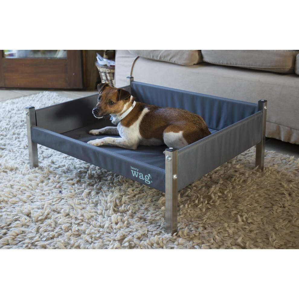 HENRY WAG ELEVATED DOG BED MEDIUM - 70 X 55 X 30CM