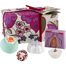 Bomb Cosmetics Vintage Velvet Bath Bomb Gift Set