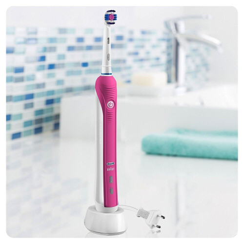 Oral-B Oral-B Pro 2 3D White Electric Toothbrush & Gift Case 1