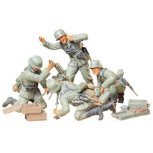 Tamiya 300035193 – 1: 35 WWII German Mortar TRUPP Figure Set (4)