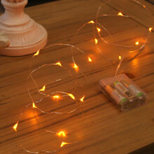 20 luces LED alimentadas por batería con alambre plateado de Festive Lights, disponibles en 6 colores (ámbar)