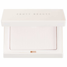 Polvos secantes Invisimatte de FENTY BEAUTY BY RIHANNA