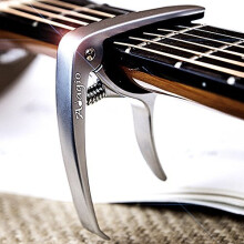Adagio PRO DELUXE CAPO Suitable For Acoustic & Electric Guitars With Quick Release And Peg Puller In Silver RRP Â£10.99 - Retail Packed
