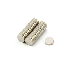 Magnet Expert® 8mm dia x 2mm thick N42 Neodymium Magnet - 1kg Pull ( Pack of 25 )