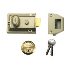 Yale Locks 630077101542 77 Traditional Nightlatch 60mm Backset Brasslux Finish Box