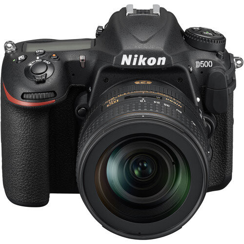 Nikon Nikon D500 mit AF-S 16-80mm f/2.8-4E ED VR Objektiv und SD-Karten-Bundle
