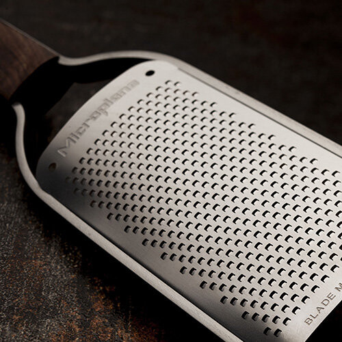 Microplane Microplane Master Stainless Steel, Walnut Wood with Fine Master 1