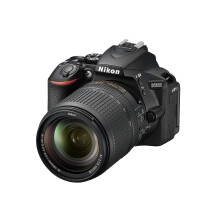 Nikon D5600 DSLR-Kamera + 18-140 mm AF-S DX-Objektiv – schwarz