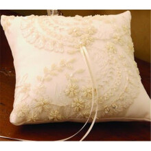 Victorian Ring Pillow in White