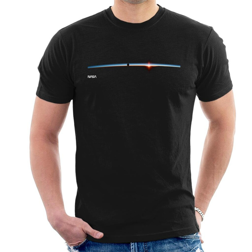 (X-Large) NASA Satellite Horizon Shot Men's T-Shirt