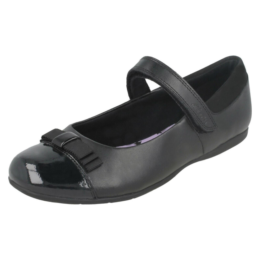 (UK 10 Child, Black) Girls Clarks Bow Trim School Shoes Dance Shout - G Fit
