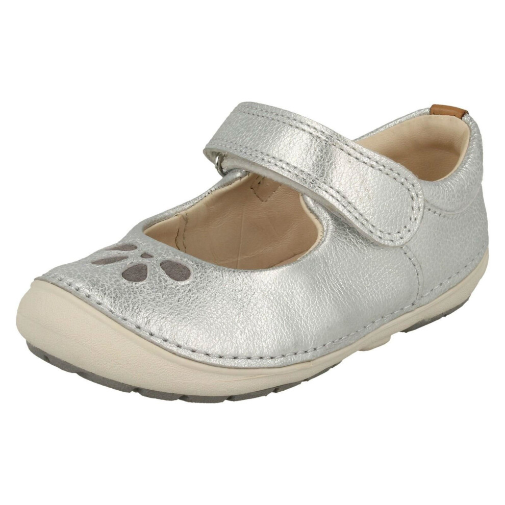 (UK 4.5 Infant, Silver) Girls Clarks First Walking Shoes Softly Eden - F Fit