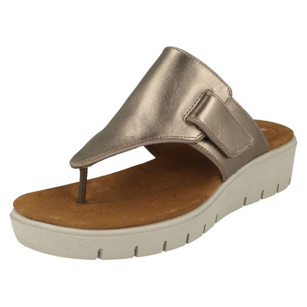 (UK 6.5, Gold Metallic (Gold)) Ladies Clarks Unstructured Toe Post Sandals Un Karely Sea - D Fit