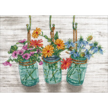 Stickpackung - DIMENSIONS - DIM70-35378 - Blumen in Mason-Gläsern - Aïda 14ct bedruckt - 35,5x25,4 cm - 30 Farben