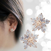Fashion Korean Cute Gold Tone Crystal Rhinestone Snowflake Ear Stud Earrings jewelry for women Xmas Gift