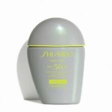 Shiseido Sports BB Cream SPF 50+ Sonnenschutz dunkel  30 ml  schnelltrocknende, nicht klebende Formel fr ein natrliches Finish den ganzen Tag