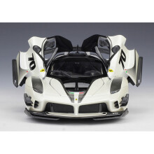 BBURAGO Ferrari FXX K Evo 1/18th auto - valkoinen