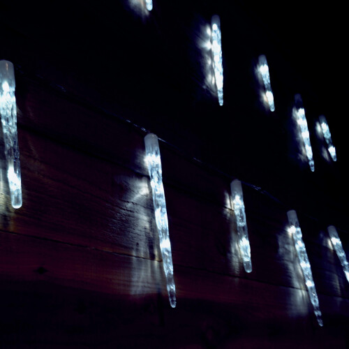 Premier 24 Icicle Lights With 72 Cool White LEDS - 6.9m