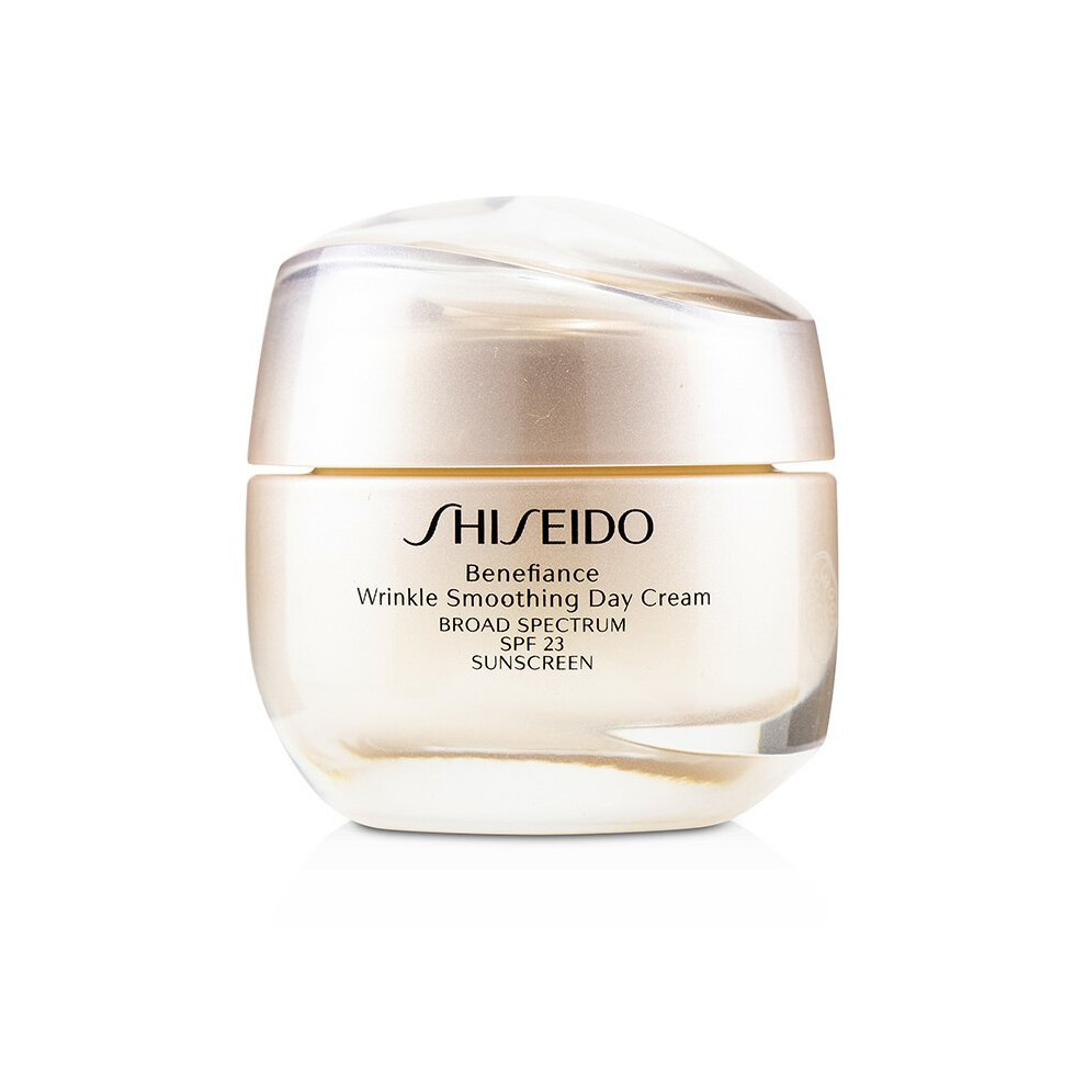 Shiseido Benefiance Wrinkle Smooting Day Cream - 50 ml - SPF     large spectre 23 hydratant anti-   ge - Corrige visiblement les rides et s'hydrater