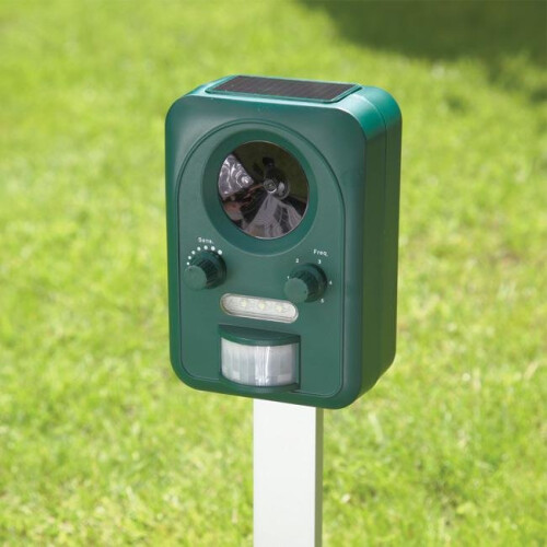Easylife Solar Garden Pest Repeller 1