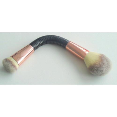 MAKEUP REVOLUTION - Brush Flex - 01 BLEND & BUFF 1