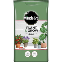 Miracle-Gro Plant & Grow House Plant Potting Compost Mix for All Plants, 6L - Feeds 6 Months, 25% Less Water, 119895
