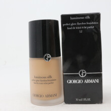 (5.2) Giorgio Armani Luminous Silk Foundation  1oz/30ml New With Box