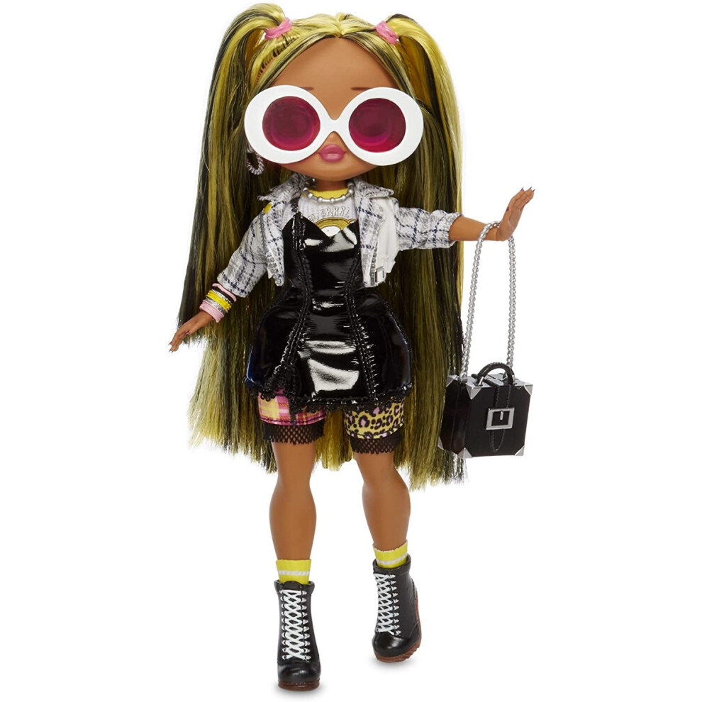 L.O.L. Surprise! 565123E7C O.M.G. Alt Grrrl Fashion Doll with 20 Surprises, Multi