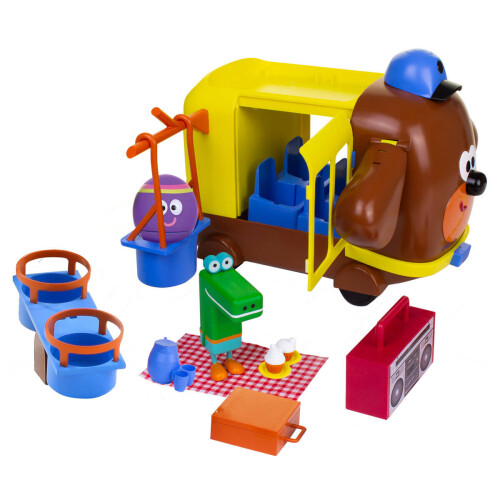 Golden Bear Hey Duggee Adventure Bus Playset 2