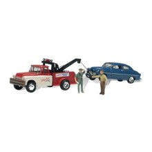 Wayne Recker's Tow Service n Scale Woodland