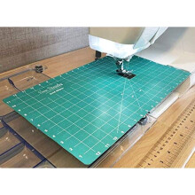 Sew Steady Free Motion - Alfombrilla deslizante para acolchado con rejilla marcada de 12 x 20 con parte trasera pegajosa