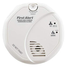 First Alert SCO5 Combination Optical Smoke Alarm & Carbon Monoxide Detector, AA Battery Powered