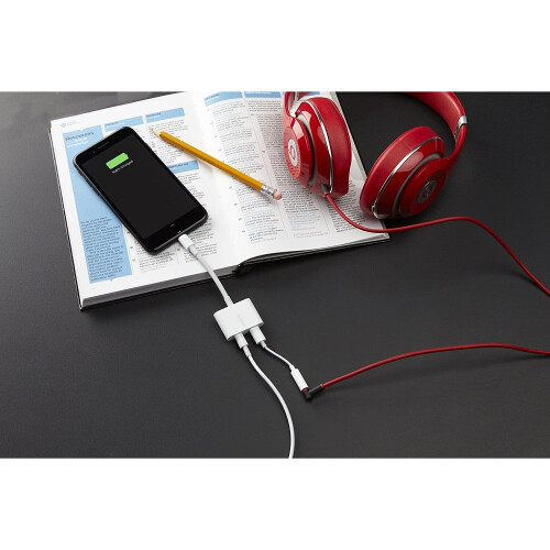Belkin Belkin Lightning Audio + Charge Rockstar (iPhone Lightning Audio Adapter/iPhone Charging Adapter) 2