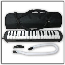 TuyamaÂÃ TMD-132 Melodica + Mouthpiece + Mouthtube + Case (32 Keys)