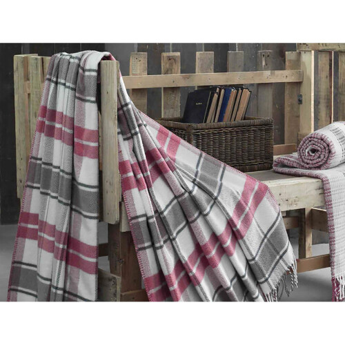 Scotch Acrylic Blanket in Pink | 150cm x 200cm