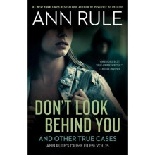 Don't Look Behind You | Paperback