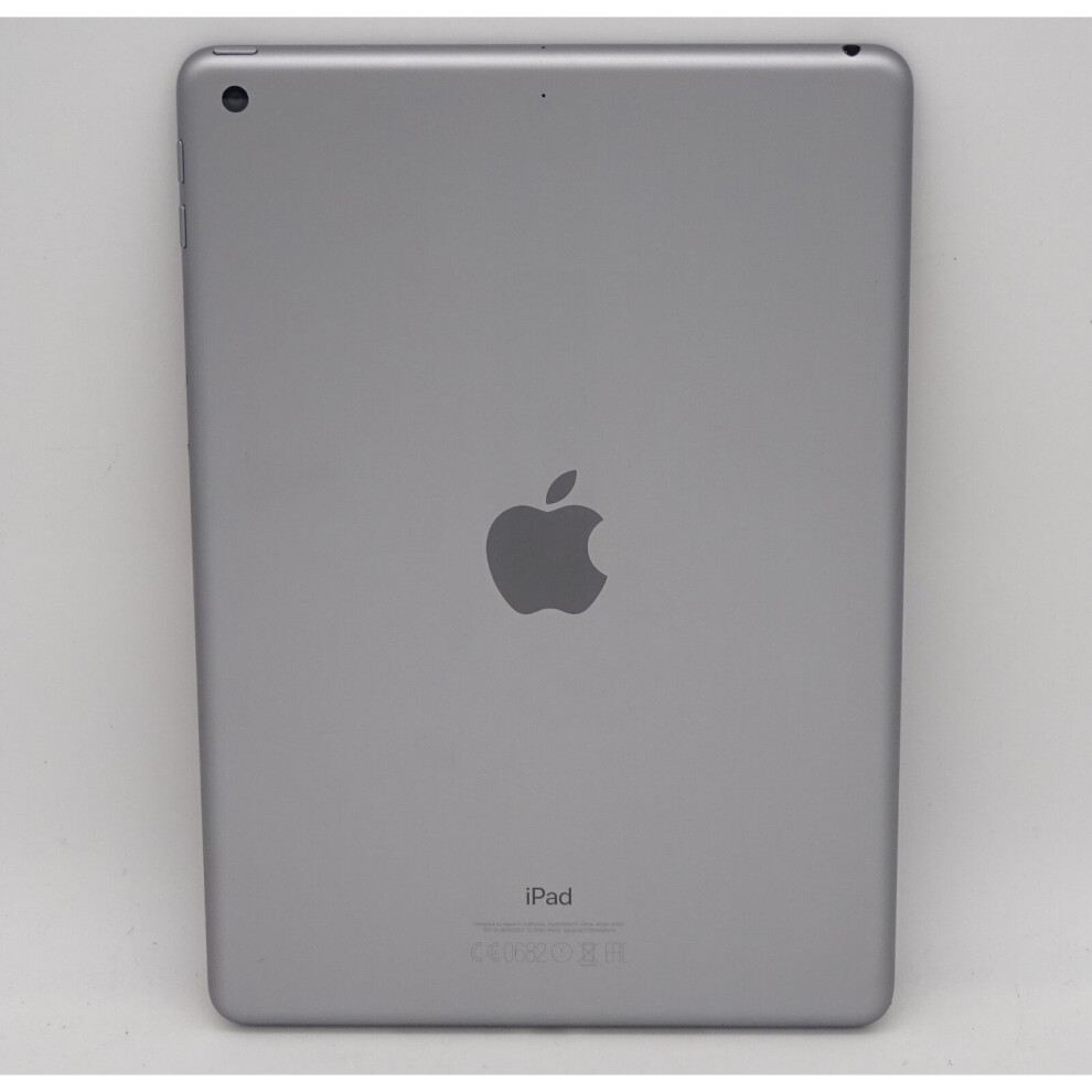 Apple outlet iPad 5th Generation 32GB in Space Gray