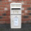 Hvit Royal Mail-postkasse 8