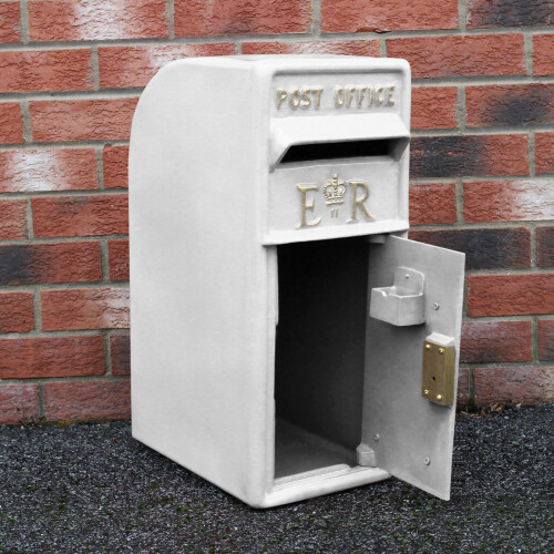 Hvit Royal Mail-postkasse 1