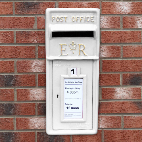 Hvit Royal Mail-postkasse med stativ 1