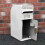 Hvit Royal Mail-postkasse med stativ 13
