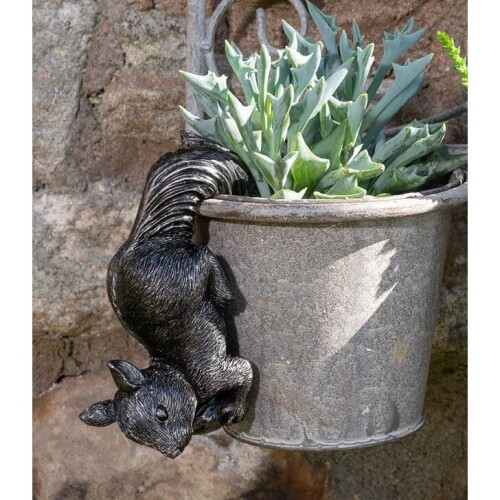 Red Squirrel Plant Pot Hanger 2