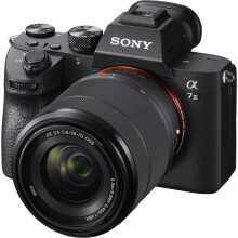 Appareil photo numérique sans miroir Sony Alpha a7 III avec objectif 28-70 mm