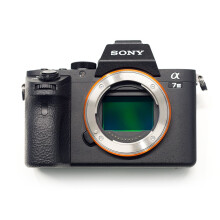 Appareil photo numérique sans miroir Sony Alpha a7 III (boîtier uniquement) ILCE7M3/B