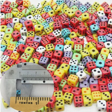 SmartDealsPro 100 Różne kostki do gry 1/5 """" 5 mm D6 Zestaw kości kwadratowych w kropki