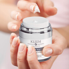 Retinol Face Cream with Hyaluronic Acid & Vitamin E - The Best Anti Aging Cream to Reduce Wrinkles & Age Spots Day & Night use
