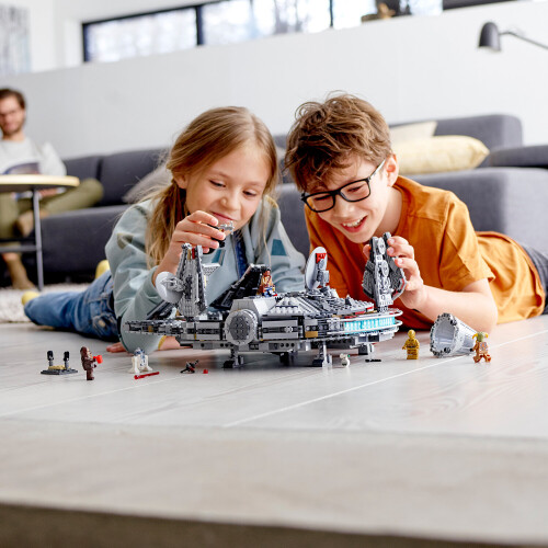 LEGO LEGO Star Wars Millennium Falcon 75257 1