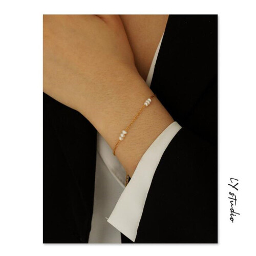 Classic Pearl Simple Temperament Hand Ornaments 2